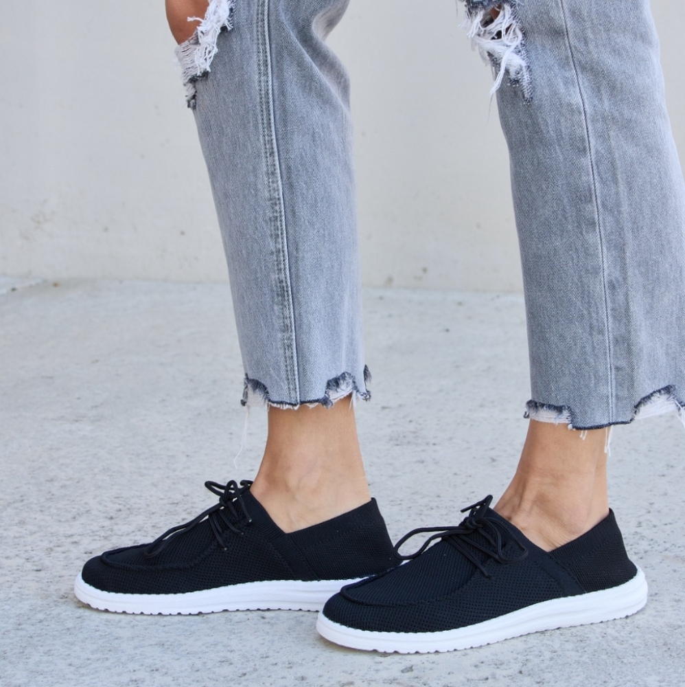 Forever Link Flat Round Toe Lace-Up Sneakers